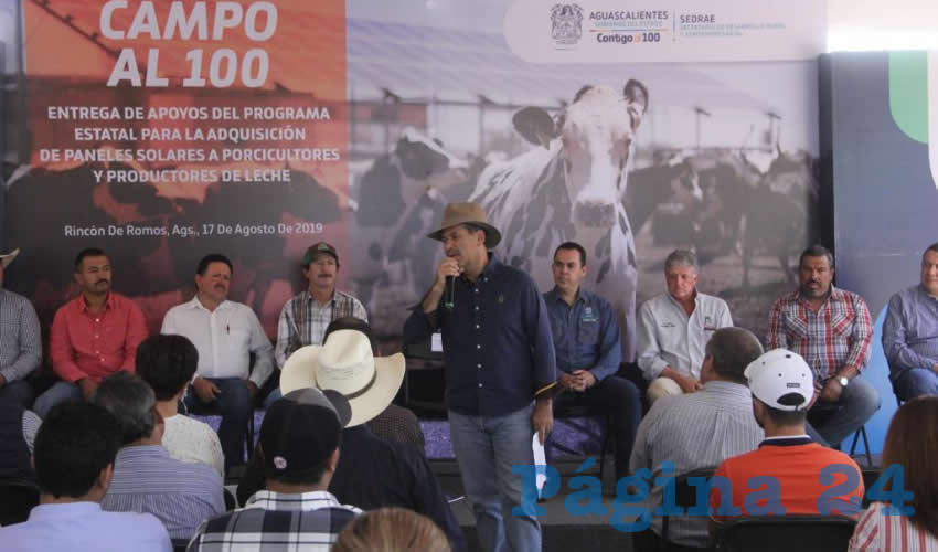 El gobernador Martín Orozco Sandoval entregó apoyos para la adquisición de paneles solares para granjas porcícolas y de producción de leche