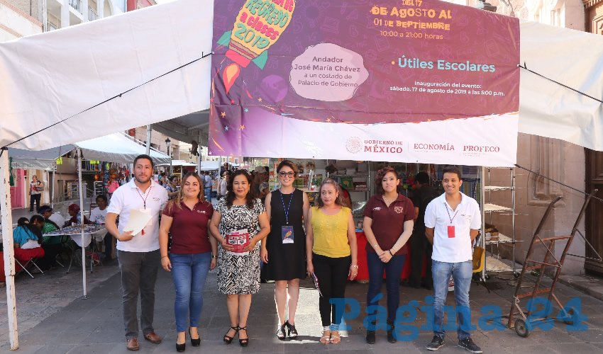 Arrancó la Feria de Regreso a Clases con poca gente que asistió a surtir la lista de útiles escolares o a adquirir artículos que les faltan (Fotos: Eddylberto Luévano Santillán)