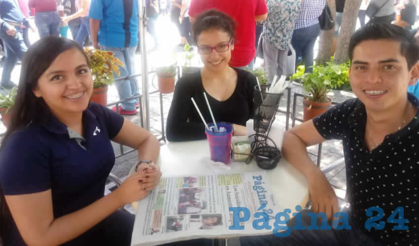 Aurora Soto, Carmen Monreal y Mario Mart&iacute;nez desayunaron en Caf&eacute; Catedral