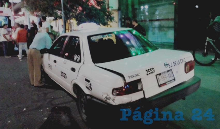 El vehículo de alquiler arrolló a dos personas, una de las cuales cargaba a un bebé