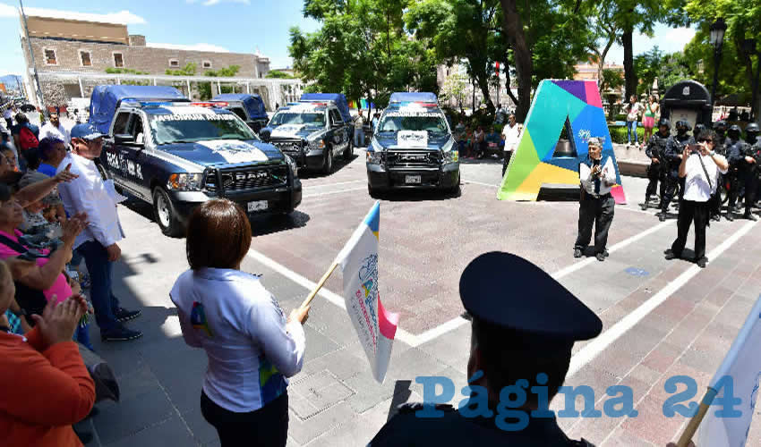 Esta entrega corresponde a camionetas tipo pick up doble cabina que cuentan con el equipo necesario para las labores policiales