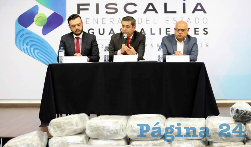 El fiscal Jes&uacute;s Figueroa Ortega, acompa&ntilde;ado del vicefiscal de Investigaci&oacute;n de Delitos, Juan Antonio Zerme&ntilde;o Romo y del comisario de la Polic&iacute;a Ministerial, Juan Muro D&iacute;az