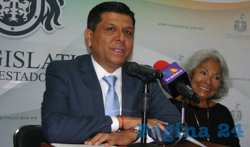 El impulsor de la propuesta, Gustavo Macías, destacó la importancia por establecer falta grave contra quien cometa este tipo de irregularidad, ya que hoy en día los laudos laborales de años pasados recaen en las administraciones actuales y se sanciona a funcionarios que nada tuvieron que ver con despidos injustificados/Foto: Francisco Tapia 