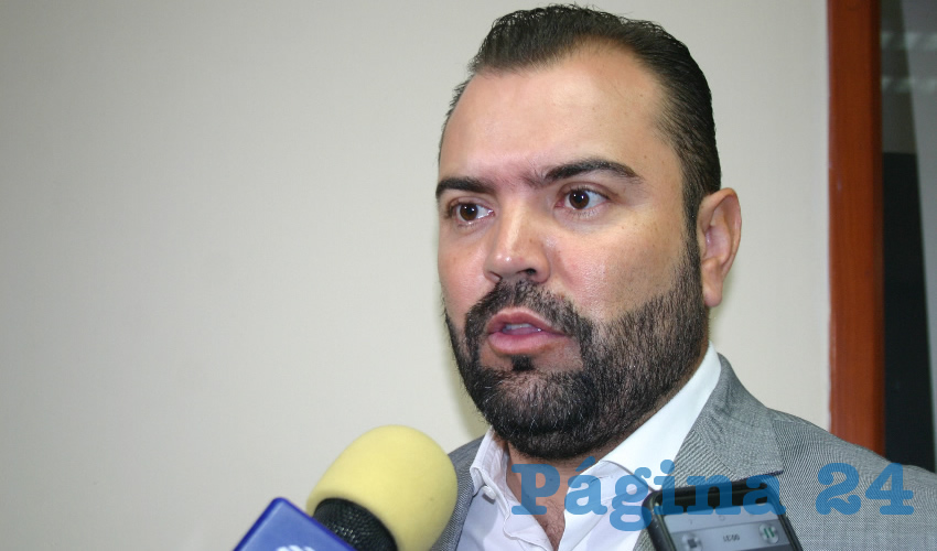 El legislador por el PRD manifestó que con esta acción “no se trata de afectar a los empresarios, al contrario, que puedan ofrecer otras opciones de traslados. No se trata que la gente no se divierta, sino que lleguen a salvo a su casa”/Foto: Francisco Tapia
