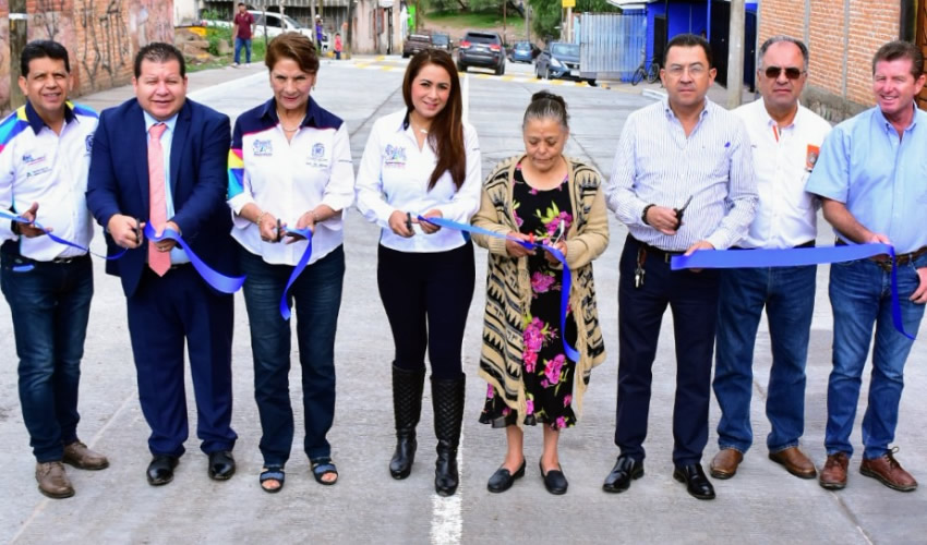 Se construyeron banquetas, guarniciones e instalación de tubería de agua potable y alcantarillado