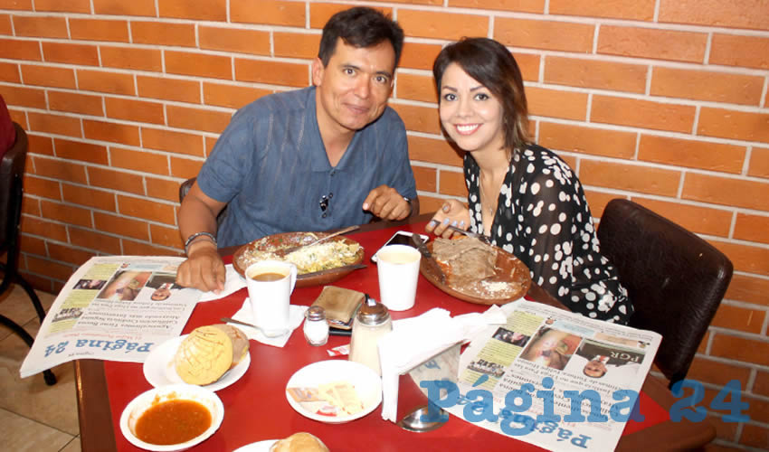 En el restaurante Las Antorchas desayunaron Carlos Estrada y Paulina Gutiérrez, visitantes de San Juan de los Lagos