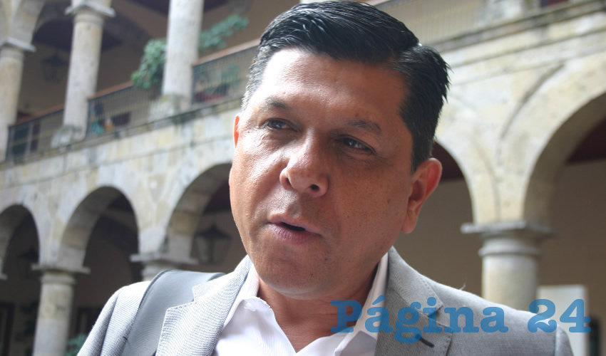 “No es un proyecto prioritario para los jaliscienses el tener un constituyente, lo que seguimos insistiendo es que nosotros podemos hacer una constitución nueva, los diputados”, explicó por su parte el diputado panista Gustavo Macías