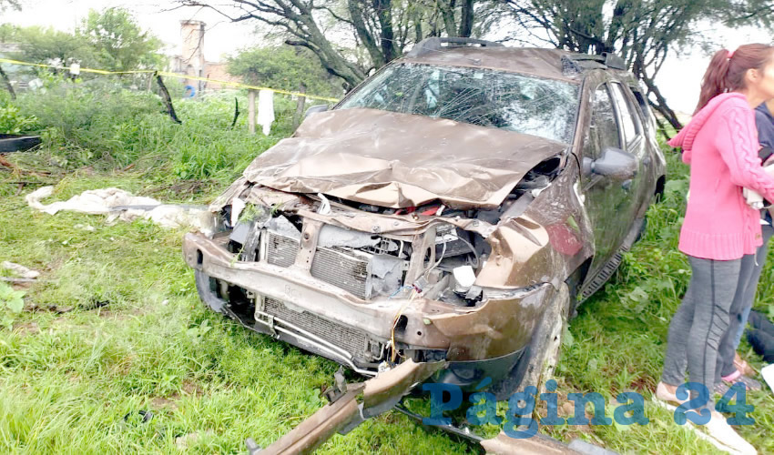 La camioneta Renault Duster arrolló a nueve bachilleres, de las cuales tres fallecieron y cuatro más resultaron heridas