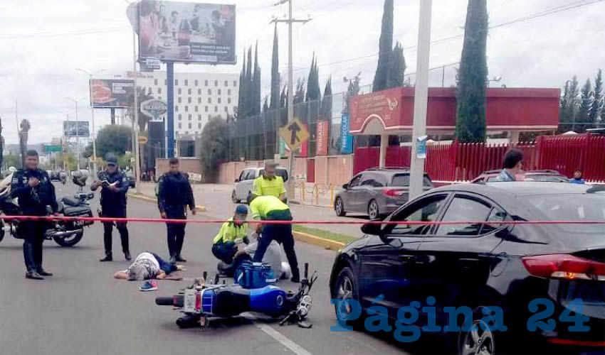 Momento en que es auxiliado por paramédicos el homicida Joel Adán “N” “N”