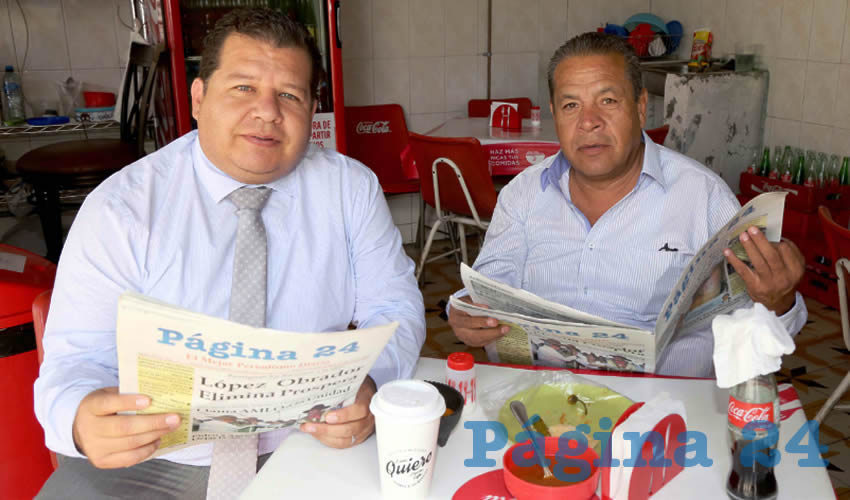 En Lonchería el Mono desayunaron Alejandro Monreal Dávila, regidor del Ayuntamiento de Aguascalientes; y Ernesto Moreno Domínguez