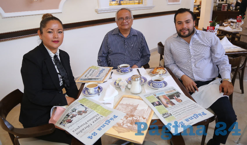 En Sanborns Francia almorzaron Jesús Torres Luévano, secretario general del Sutema; Bertha Vicencio Elías y Antonio Vázquez Castro