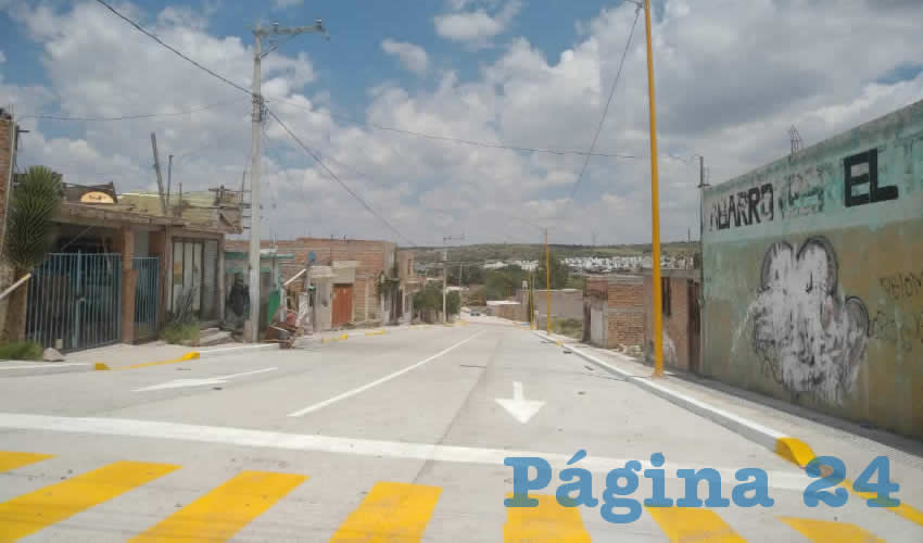 Adem&aacute;s del pavimento con este material que dura m&aacute;s de 20 a&ntilde;os, se han construido nuevas banquetas y guarniciones