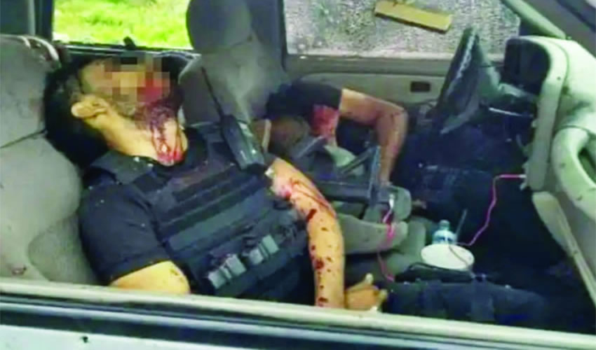 Tras el enfrentamiento del viernes en Tepalcatepec que dejó 9 muertos y 11 heridos, la fiscalía acudió tarde y se olvidó de cuidar la cadena de custodia, ni se preservó la escena de la sangrienta balacera en la que intervino el CJNG, en la frontera entre Jalisco y Michoacán/Fotos: Especial 