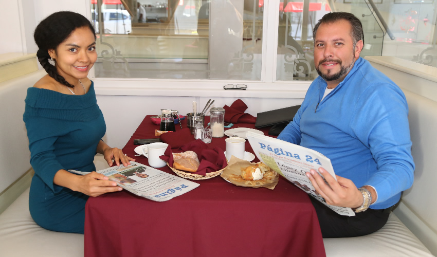 En el restaurante Campo Amor compartieron el primer alimento del día Olivia Belteton Hernández y Juan Pablo Cortés Garduño