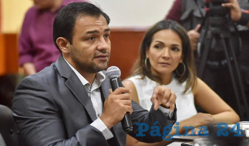 “Que el usuario y conductor puedan, al momento de percibir que están en peligro o que existe algo sospechoso, generar una alerta conectada a las autoridades para que tengan conocimiento en tiempo real; y dos, cuando ya se está consumando un hecho delictivo, de tal manera que la autoridad pueda saber en sistema GPS en tiempo real”, explicó el legislador/Foto: Francisco Tapia 