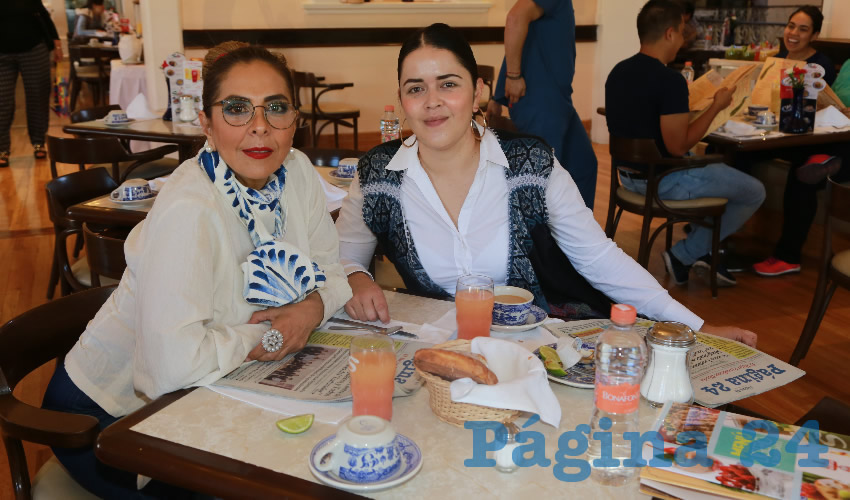 En Sanborns Francia almorzaron Maricarmen Romo Rojas y Erika Esparza Castañeda