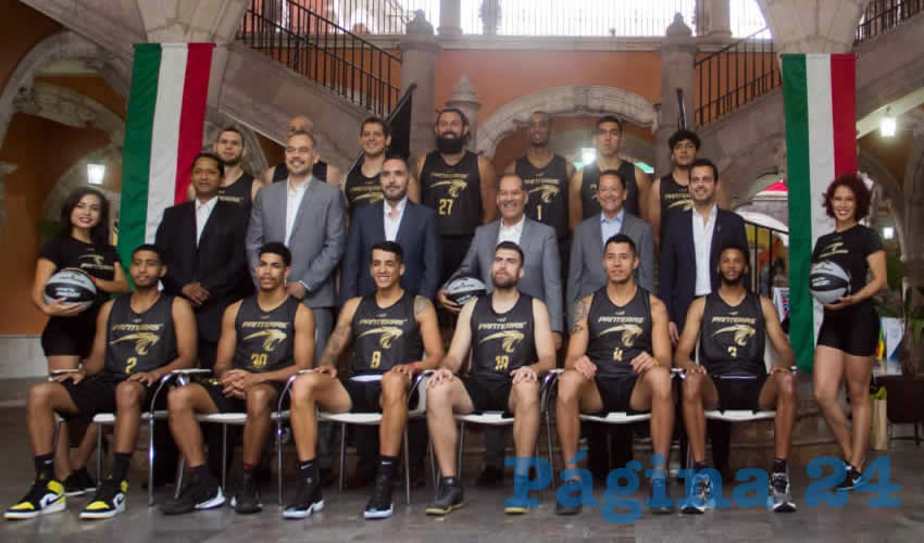 Orozco Sandoval dialogó con los jugadores, quienes actualmente se encuentran en preparación para el inicio de la temporada 2019-2020 de la LNBP