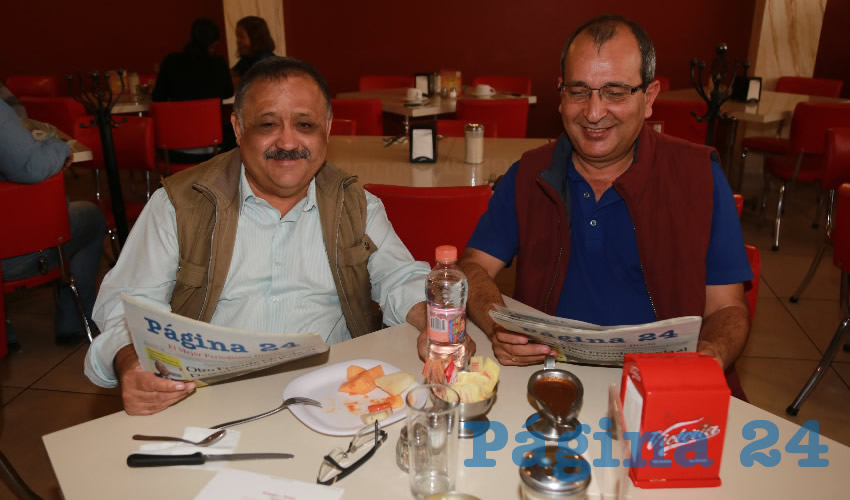 En el Mitla desayunaron José Ventura Soledad Reyes, empresario; y Eliazar Cruz Barba
