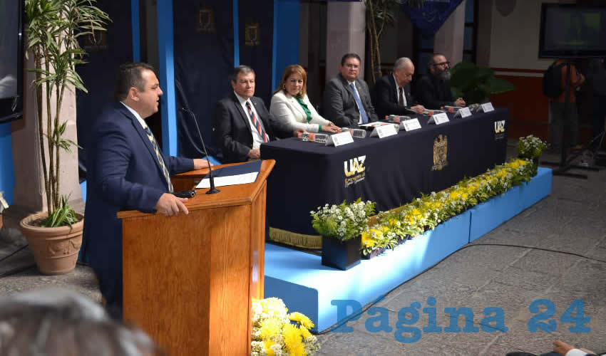 El H. Consejo Universitario de la Benemérita Universidad Autónoma de Zacatecas (BUAZ) reconoció al exrector Jesús Manuel Díaz Casas por su trayectoria en la institución (Foto: Merari Martínez)