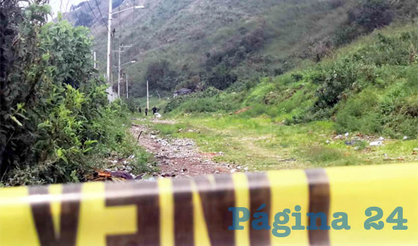 El cadáver fue abandonado en las confluencias de las calles Clavel y Tulipán, una zona de difícil acceso de la colonia Floresta/Foto: Especial