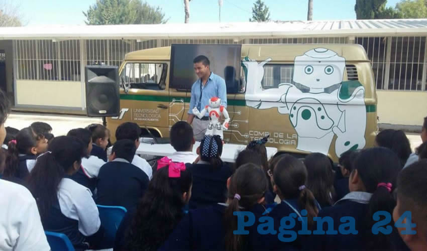 La “Combi de la Tecnología” surge como apoyo al programa social “Contigo al 100”, dentro del eje educativo impulsado por Gobierno del Estado