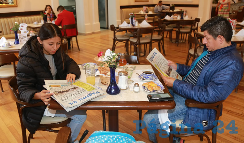 En Sanborns Francia almorzaron Brenda Gómez López y David Gómez Pérez