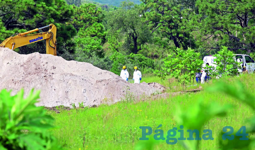 Jalisco, un nuevo San Fernando, Tamaulipas; otro Río Blanco, Veracruz: Tras casi una semana de excavaciones, peritos apenas comienzan a dar forma al rompecabezas humano que dejó el narco en una fosa localizada en el poblado de La Primavera, en Zapopan/Foto: Cuartoscuro