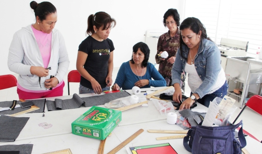 Las participantes aprenderán un oficio que les proporcione las herramientas para crear un pequeño negocio