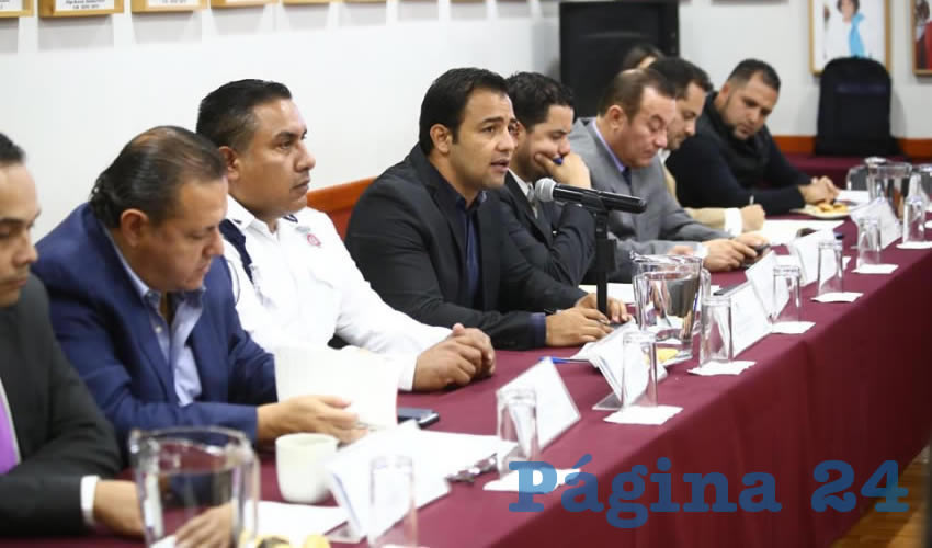 En la reunión con diputados, los choferes vieron positiva la posibilidad de contar con un botón de pánico en caso de emergencia, o con datos de los usuarios, lo que permitiría mayor certidumbre a los choferes para realizar su trabajo/Foto: Cortesía