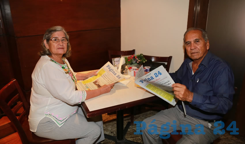 En el restaurante La Rueda del Hotel Quality Inn almorzaron Carmelo Mendoza Pérez y Jesús Hilda Zazueta López