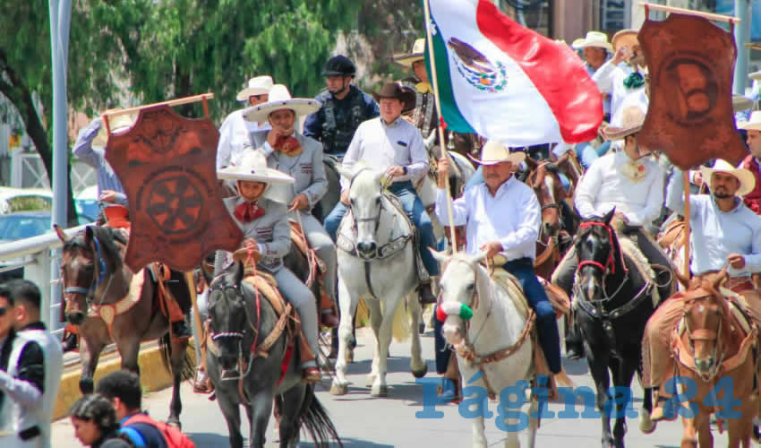 La avenida Torreón lució llena de cabalgantes y de músicos, comenzando la reunión en el crucero del Jardín de la Madre y la Alameda Trinidad García de la Cadena hasta llegar a las instalaciones del Hospital del Instituto Mexicano del Seguro Social (IMSS) (Foto Merari Martínez Castro)