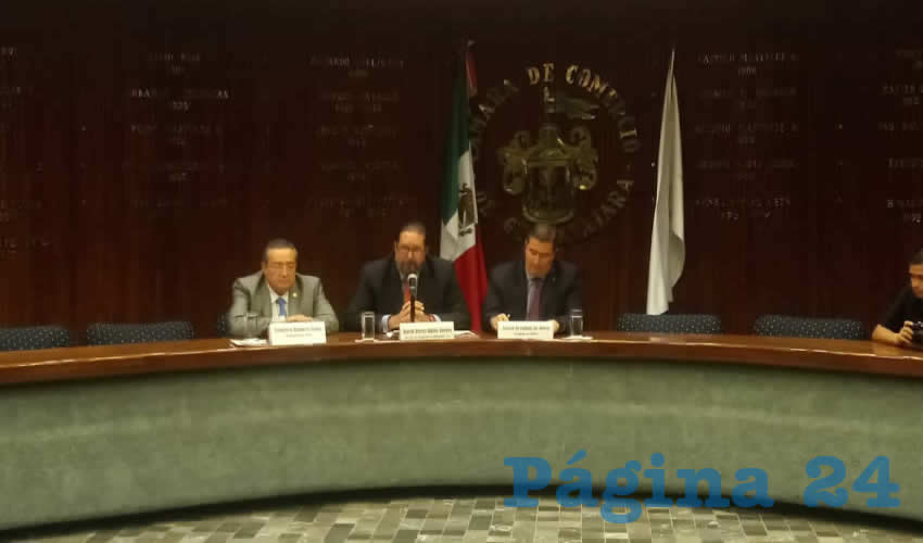 “Hay que barrer el frente, no nada más el interior de la casa, hay que cuidar el bien común, hay que hacerlo como sociedad, todos tenemos responsabilidad, tener que preocuparnos por el poder adquisitivo de los colaboradores, tenemos que ocuparnos”, dijo el presidente de la Canaco sobre la situación/Foto: Rafael Hernández Guízar
