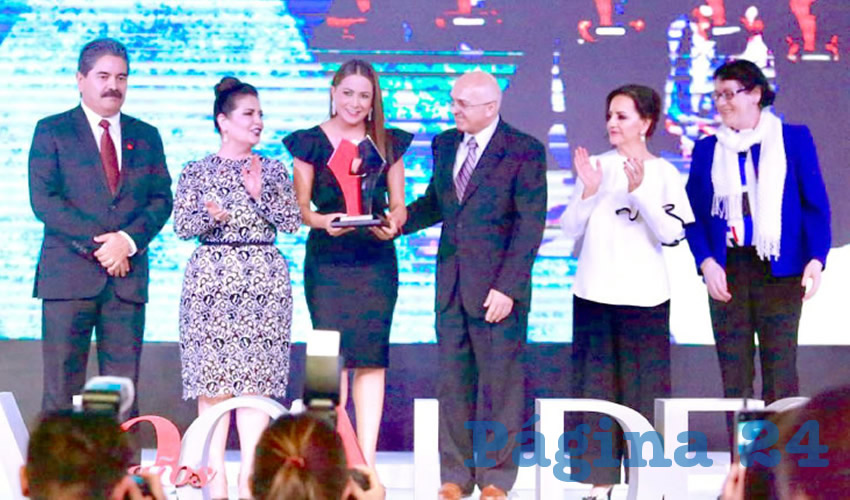 En 2017, la Revista Alcaldes entreg&oacute; a Tere Jim&eacute;nez el Premio a la Mejor Ciudad para Invertir y Hacer Negocios en M&eacute;xico