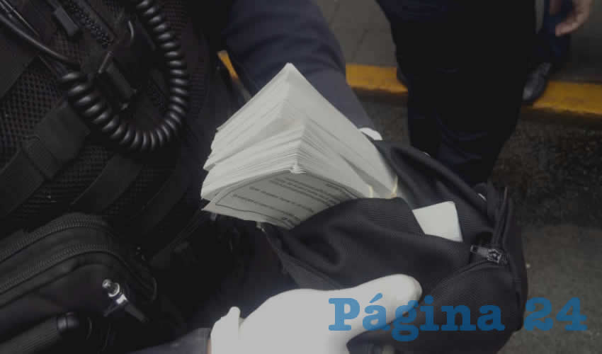 Los recortes de papel, simulando dinero en efectivo