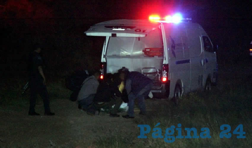 A unos 500 kilómetros de la comunidad El Maguey, fue encontrado un sujeto muerto por un balazo en el lado izquierdo del cráneo