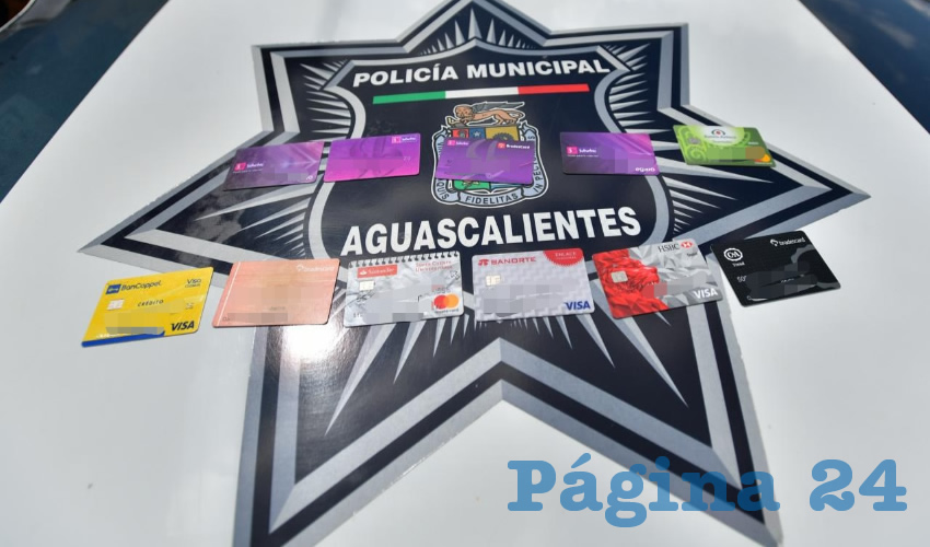 Las diversas tarjetas bancarias que portaba el pillo Óscar “N” “N”