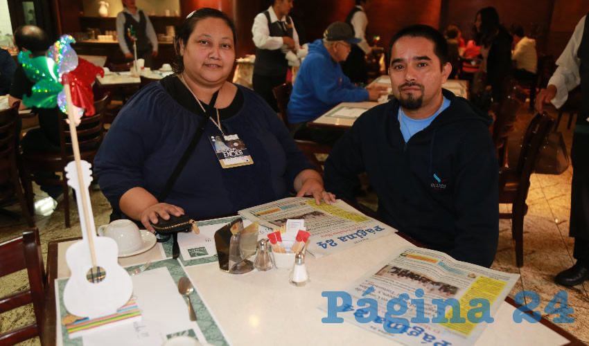 En restaurante La Rueda del Hotel Quality Inn compartieron el pan y la sal Laura Banda Camarillo y José Luis de Los Reyes Morales, que nos visitan de Coahuila