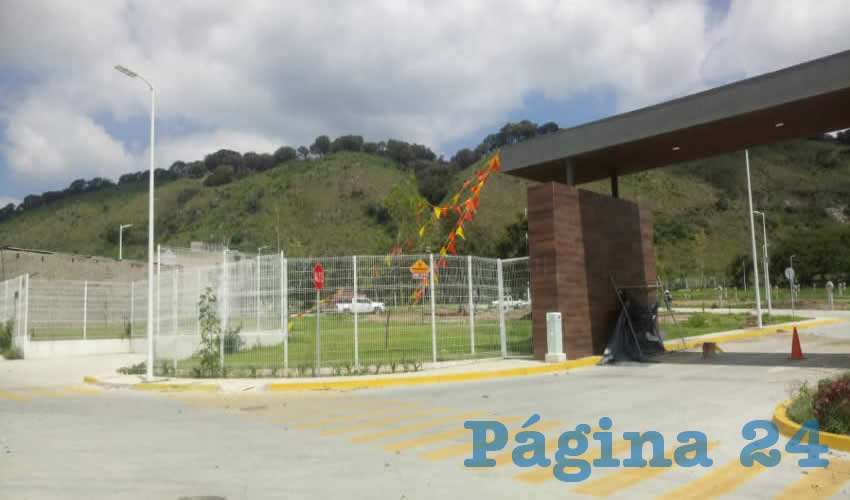Sin importar el riesgo de inundación en la zona de Santa Anita, en Tlajomulco, se construyen dos fraccionamientos residenciales: “El Edén” y “Bellavicenza”, los cuales representan alrededor de 738 casas que estarán a las faldas del cerro que se ha deslavado, causando serias afectaciones y pérdidas económicas, materiales y humanas/Fotos: Rafael Hernández Guízar