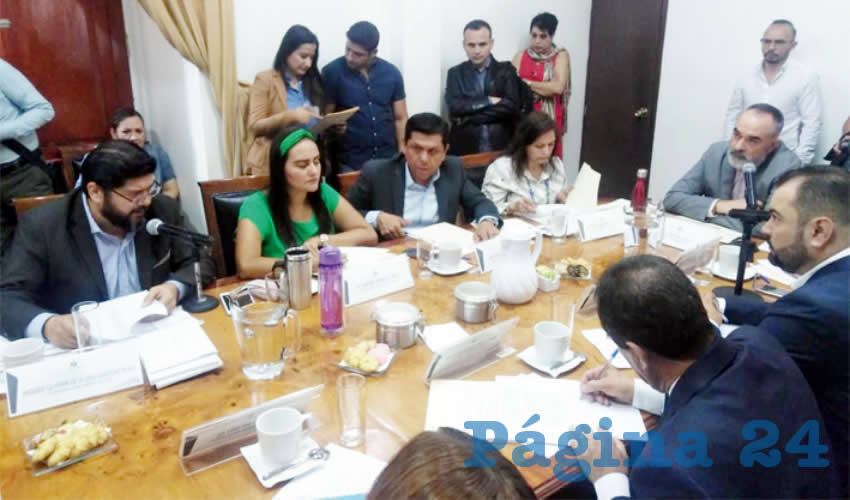 La Junta de Coordinación Política instruyó a la Comisión de Seguridad y Justicia a realizar los trabajos para sacar mañana un dictamen que puedan subir a sesión y darle primera lectura; con esto se daría tiempo para ajustar pormenores antes de que las leyes secundarias sean aprobadas definitivamente/ Foto: Elizabeth Ríos Chavarría