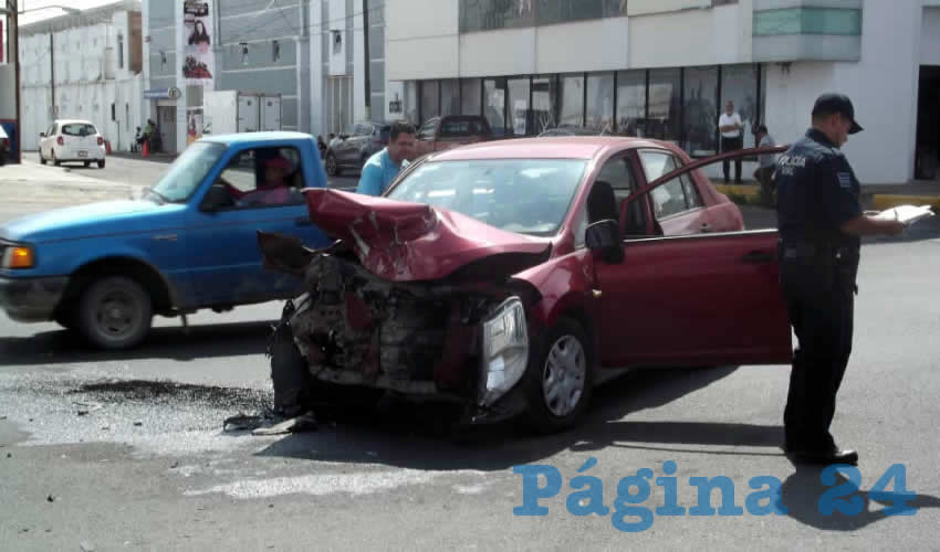 El autom&oacute;vil Mario Ernesto &ldquo;N&rdquo; &ldquo;N&rdquo;, quien fue hospitalizado manejaba este carro Nissan Tiida tinto, que termin&oacute; destrozado