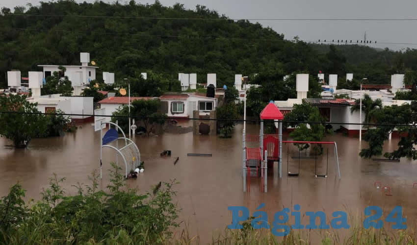 Los municipios de Cihuatlán y La Huerta fueron afectados por el desborde de ríos/Fotos: Protección Civil Jalisco