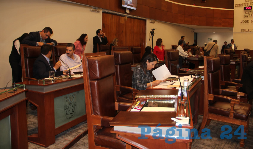 Se propone que la Comisión Especial esté conformada por un integran­te de los diversos grupos parlamentarios representados en la Legislatura del Estado de Zacatecas
