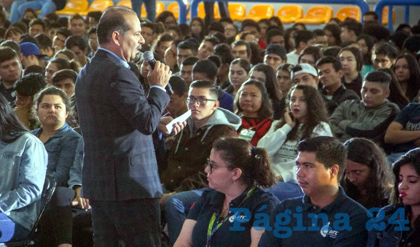 Se han construido 16 planteles de preescolar, primaria y secundaria, cinco bachilleratos en Jes&uacute;s Mar&iacute;a, Rinc&oacute;n de Romos y Calvillo