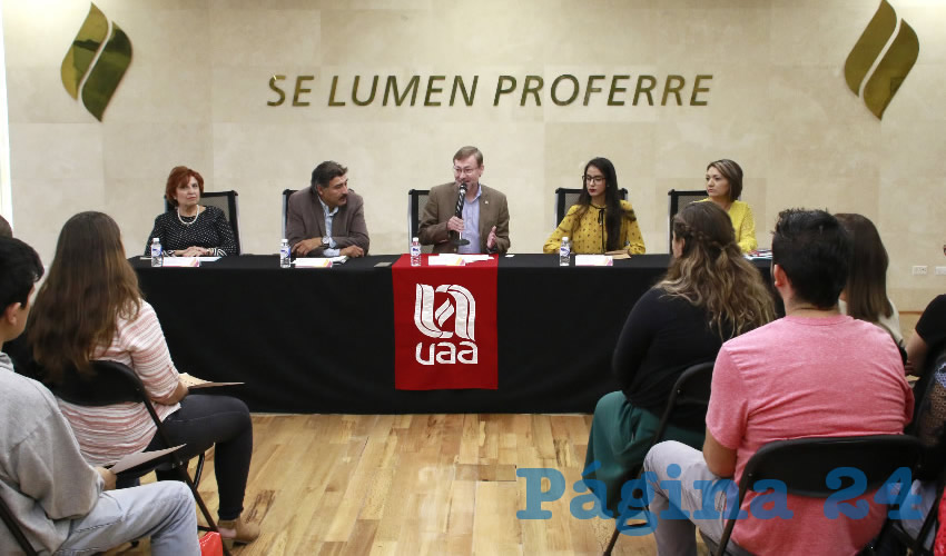 El rector de la UAA, el doctor Francisco Javier Avelar González, sostuvo un encuentro con los participantes que auxiliaron en dicho periodo
