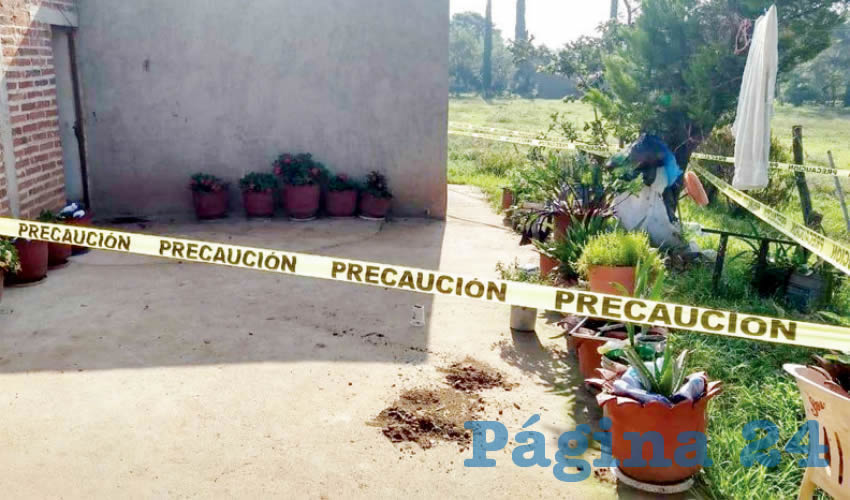 L a mujer y el hombre fueron localizados sin vida en sillones de la casa; la menor estaba mal herida en una de las recamaras de la modesta vivienda/Fotos: Especial