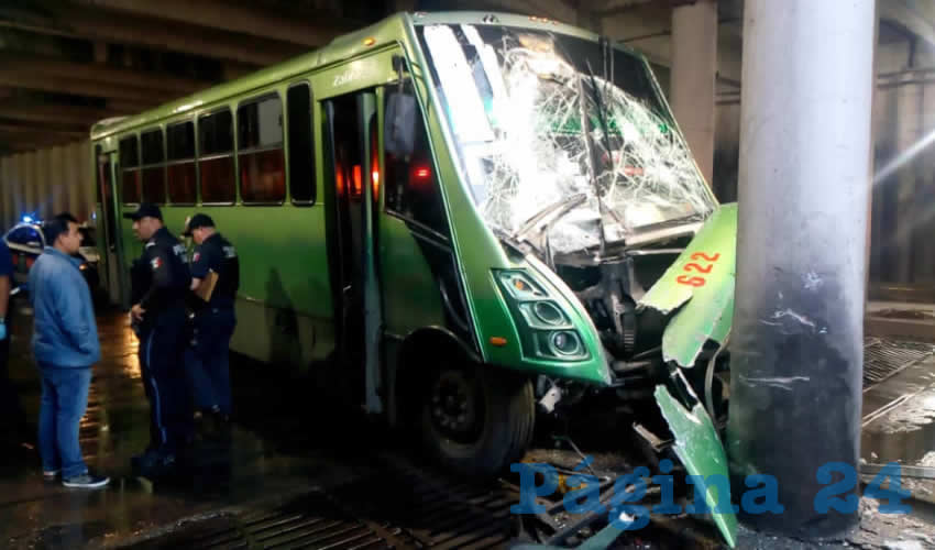 El percance ocurri&oacute; justo en la entrada de la rampa hacia la calle Pedro de Alba