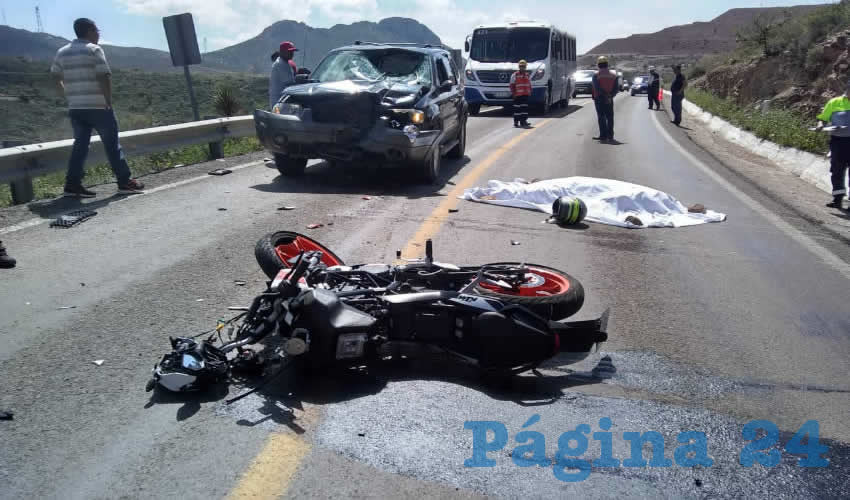 Sobre la carretera federal 22, el motociclista colision&oacute; de frente contra una camioneta