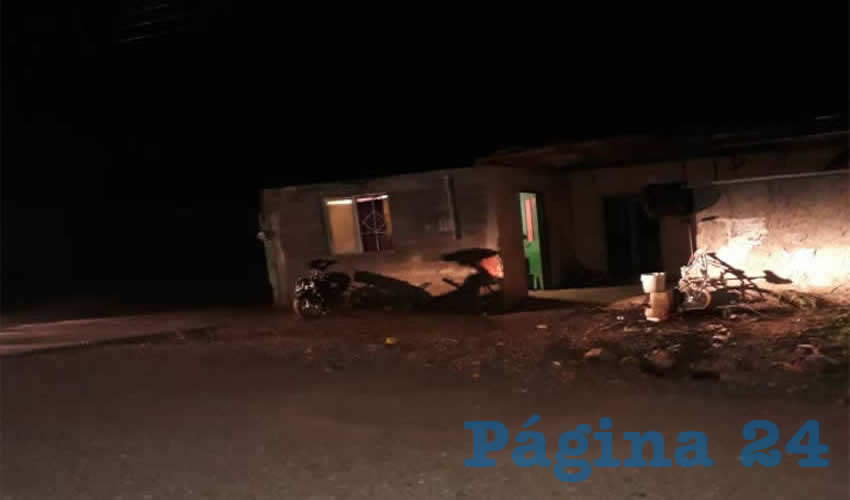 Sobre la calle Chabacano 118, fue baleado Juan José Padilla Monreal “El Cachula”, de 27 años de edad, quien logró meterse a una vivienda para alertar a las autoridades pero a los pocos minutos falleció
