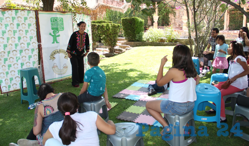 Cuentacuentos, niños y padres de familia continúan asistiendo a las actividades del foro permanente de narración oral, que si bien en su primera etapa del presente año se llevó a cabo en el parque Enrique Estrada, esta vez comparten escenario en los jardines del Museo Francisco Goitia (Foto: Rocío Castro Alvarado)
