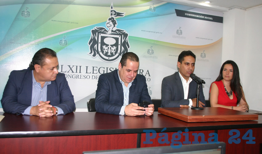Los diputados Enrique Velázquez (PRD) y los emecistas Héctor Pizano, Mirza Flores y Ricardo Rodríguez se posicionaron a favor de impulsar la unión de dos personas del mismo sexo en Jalisco, también para acatar la resolución del 2016 de la SCJN en torno al matrimonio igualitario/Foto: Francisco Tapia